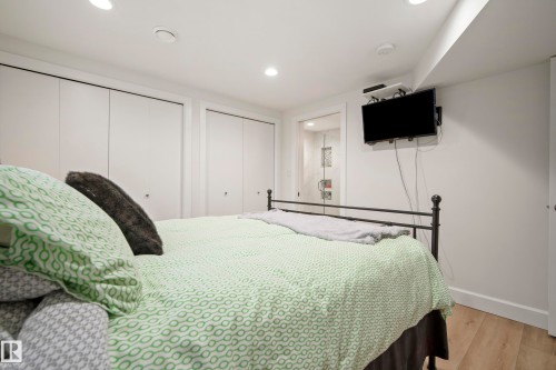 7215 96B Avenue Nw, Edmonton, AB - Indoor Photo Showing Bedroom