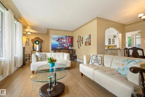 7215 96B Avenue Nw, Edmonton, AB - Indoor Photo Showing Living Room