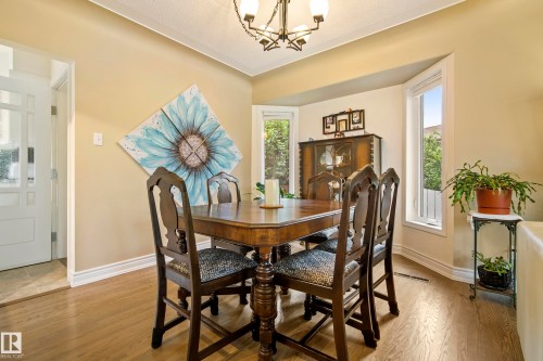 7215 96B Avenue Nw, Edmonton, AB - Indoor Photo Showing Dining Room