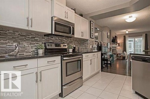 #95 4050 Savaryn Dr Sw, Edmonton, AB - Indoor Photo Showing Kitchen With Upgraded Kitchen
