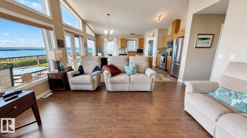 39 Culmac Road, Rural Parkland County, AB - Indoor Photo Showing Living Room