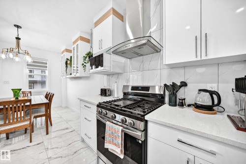3605 41 Avenue, Beaumont, AB - Indoor Photo Showing Kitchen