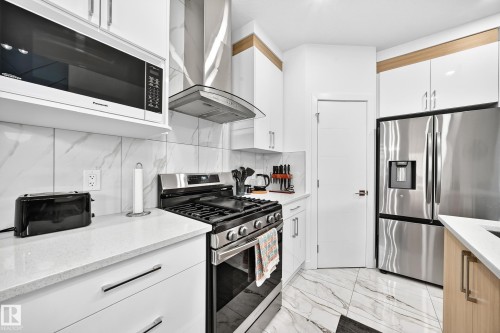 3605 41 Avenue, Beaumont, AB - Indoor Photo Showing Kitchen