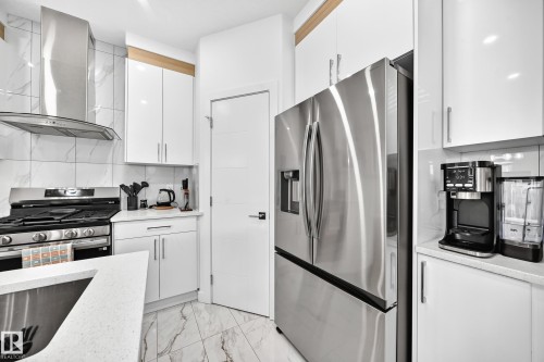 3605 41 Avenue, Beaumont, AB - Indoor Photo Showing Kitchen With Upgraded Kitchen