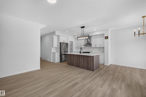 7722 174A Avenue Nw, Edmonton, AB - Indoor Photo Showing Kitchen