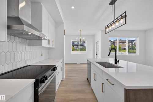 7722 174A Avenue Nw, Edmonton, AB - Indoor Photo Showing Kitchen With Upgraded Kitchen