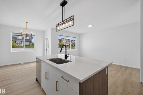 7722 174A Avenue Nw, Edmonton, AB - Indoor Photo Showing Kitchen