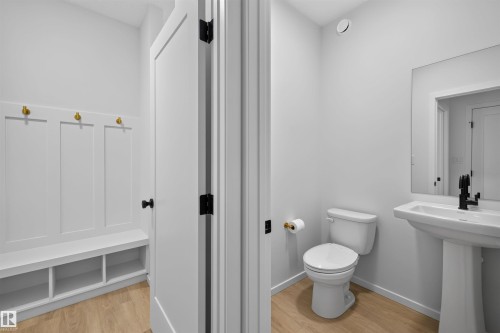 7722 174A Avenue Nw, Edmonton, AB - Indoor Photo Showing Bathroom