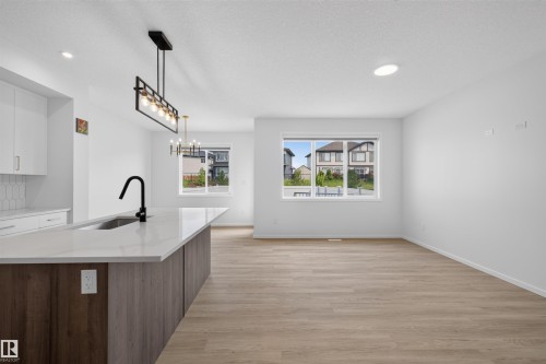 7722 174A Avenue Nw, Edmonton, AB - Indoor Photo Showing Kitchen