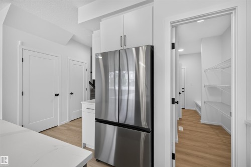 7722 174A Avenue Nw, Edmonton, AB - Indoor