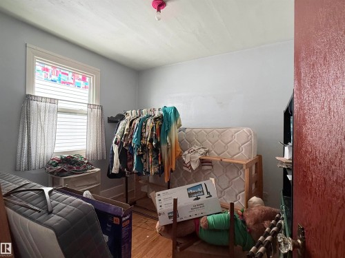 9413 101 Street Nw, Edmonton, AB - Indoor