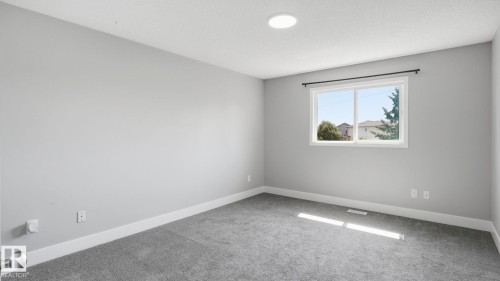 5507 163 Avenue Nw, Edmonton, AB - Indoor Photo Showing Other Room