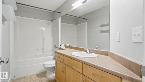 5507 163 Avenue Nw, Edmonton, AB - Indoor Photo Showing Bathroom