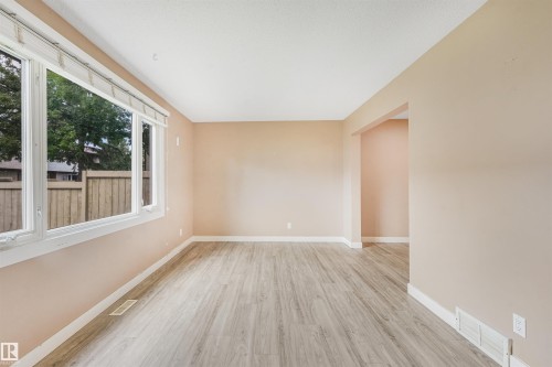 #8 14120 80 St Nw, Edmonton, AB - Indoor Photo Showing Other Room