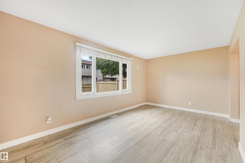 #8 14120 80 St Nw, Edmonton, AB - Indoor Photo Showing Other Room