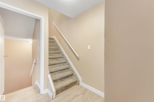 #8 14120 80 St Nw, Edmonton, AB - Indoor Photo Showing Other Room