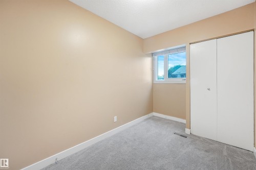 #8 14120 80 St Nw, Edmonton, AB - Indoor Photo Showing Other Room