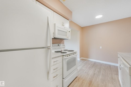 #8 14120 80 St Nw, Edmonton, AB - Indoor Photo Showing Kitchen