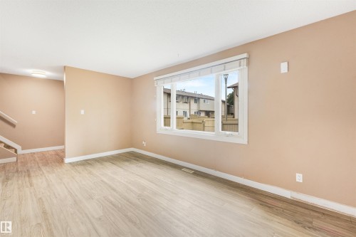 #8 14120 80 St Nw, Edmonton, AB - Indoor Photo Showing Other Room
