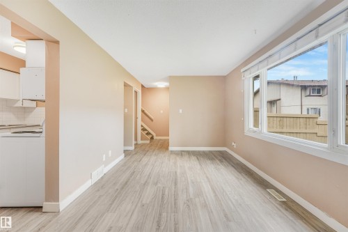 #8 14120 80 St Nw, Edmonton, AB - Indoor Photo Showing Other Room