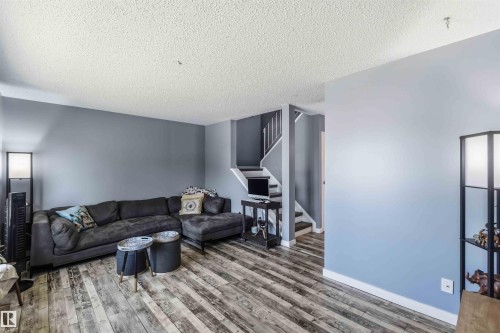 135 Birch Drive, Gibbons, AB - Indoor Photo Showing Living Room