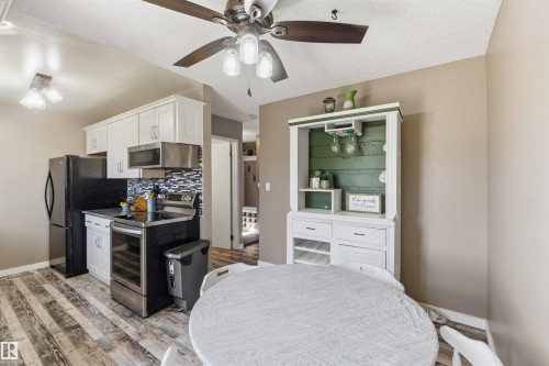 135 Birch Drive, Gibbons, AB - Indoor Photo Showing Kitchen