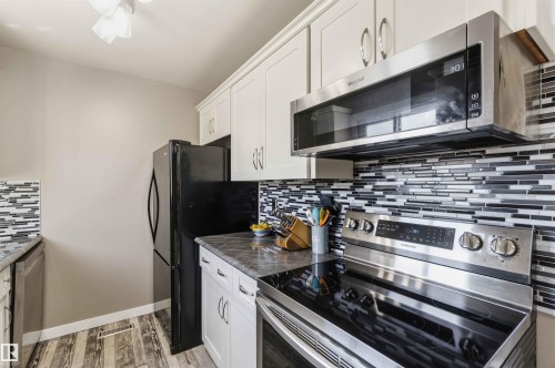 135 Birch Drive, Gibbons, AB - Indoor Photo Showing Kitchen