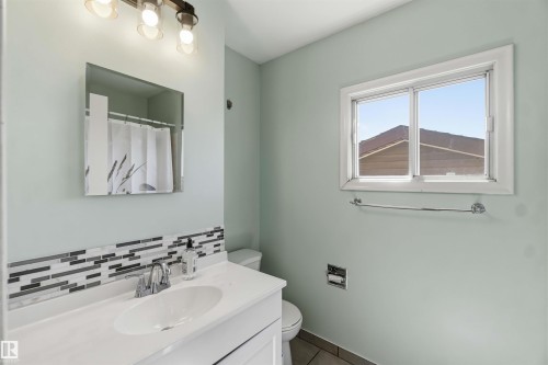 135 Birch Drive, Gibbons, AB - Indoor Photo Showing Bathroom