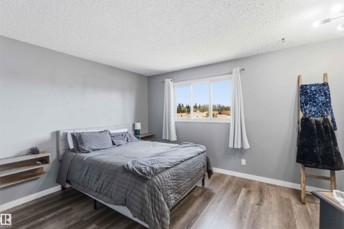 135 Birch Drive, Gibbons, AB - Indoor Photo Showing Bedroom