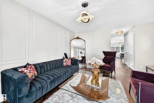 15503 95 Avenue Nw, Edmonton, AB - Indoor Photo Showing Living Room