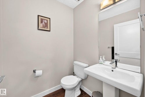 15503 95 Avenue Nw, Edmonton, AB - Indoor Photo Showing Bathroom