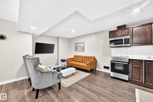 15503 95 Avenue Nw, Edmonton, AB - Indoor