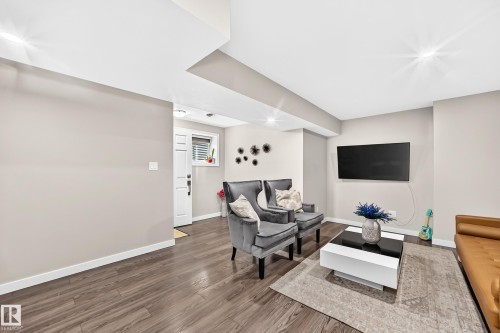 15503 95 Avenue Nw, Edmonton, AB - Indoor