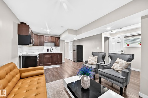 15503 95 Avenue Nw, Edmonton, AB - Indoor