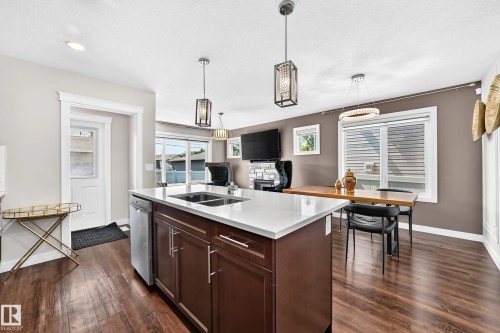 15503 95 Avenue Nw, Edmonton, AB - Indoor Photo Showing Kitchen With Double Sink