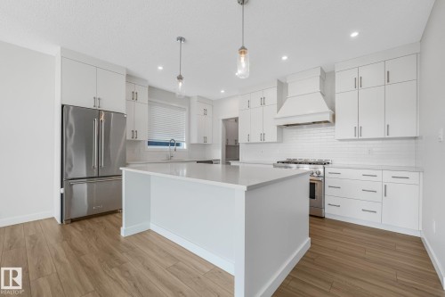 6404 176 Avenue Nw, Edmonton, AB - Indoor Photo Showing Kitchen With Stainless Steel Kitchen With Upgraded Kitchen