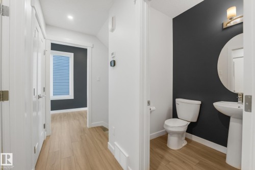 6404 176 Avenue Nw, Edmonton, AB - Indoor Photo Showing Bathroom