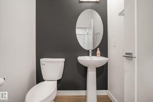 6404 176 Avenue Nw, Edmonton, AB - Indoor Photo Showing Bathroom