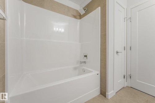 6404 176 Avenue Nw, Edmonton, AB - Indoor Photo Showing Bathroom