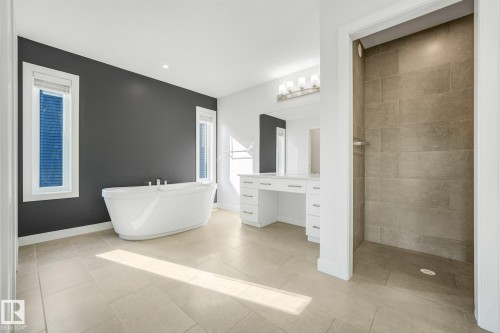 6404 176 Avenue Nw, Edmonton, AB - Indoor Photo Showing Bathroom