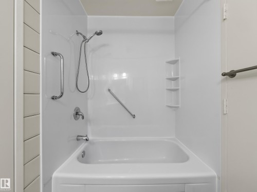 10136 81 Street Nw, Edmonton, AB - Indoor Photo Showing Bathroom