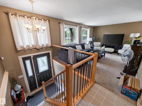 10136 81 Street Nw, Edmonton, AB - Indoor Photo Showing Other Room