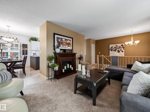 10136 81 Street Nw, Edmonton, AB - Indoor Photo Showing Living Room