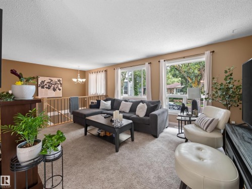 10136 81 Street Nw, Edmonton, AB - Indoor Photo Showing Living Room