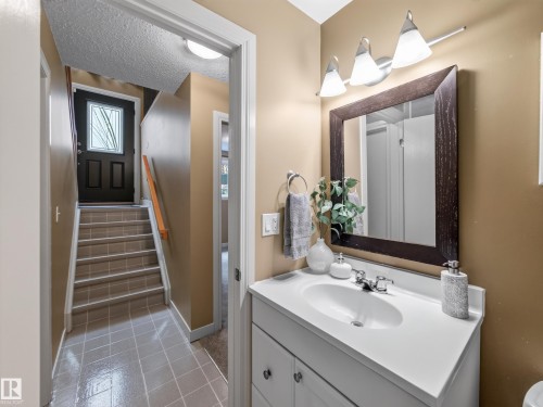 10136 81 Street Nw, Edmonton, AB - Indoor Photo Showing Bathroom