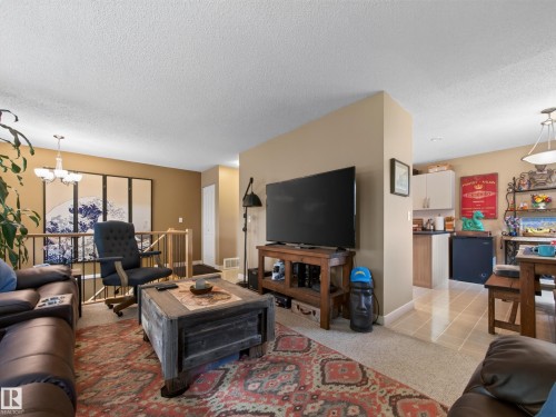 10136 81 Street Nw, Edmonton, AB - Indoor Photo Showing Living Room