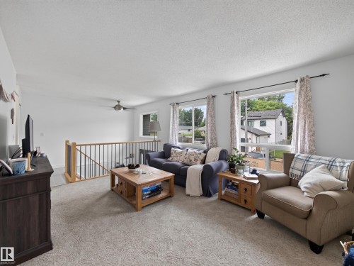 10136 81 Street Nw, Edmonton, AB - Indoor Photo Showing Living Room