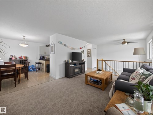 10136 81 Street Nw, Edmonton, AB - Indoor Photo Showing Living Room