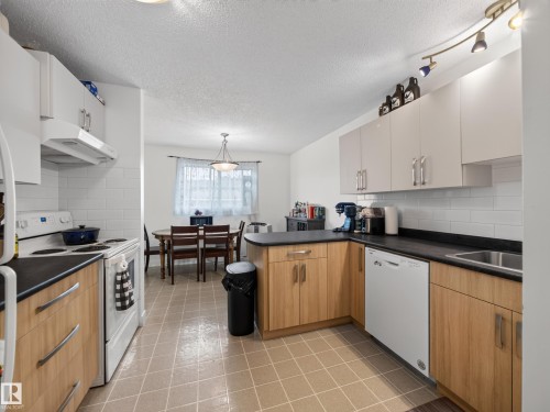 10136 81 Street Nw, Edmonton, AB - Indoor Photo Showing Kitchen