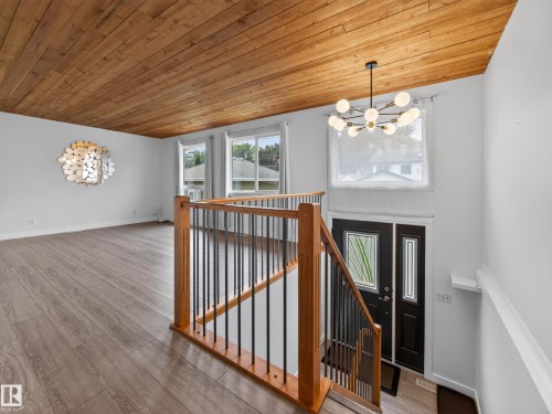 10136 81 Street Nw, Edmonton, AB - Indoor Photo Showing Other Room